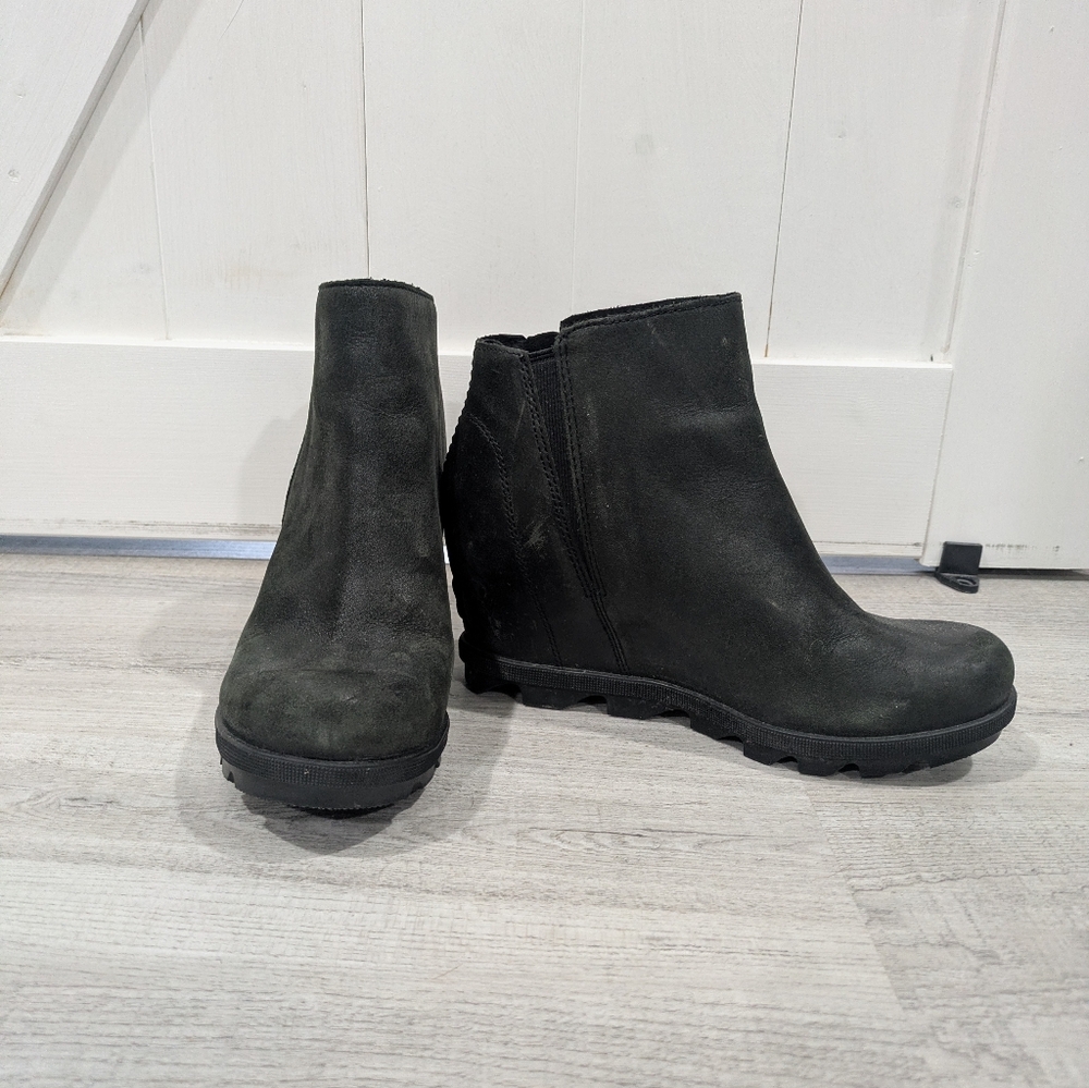 Sorel Black Women's Ankle Wedge Booties - Classic Suede Style